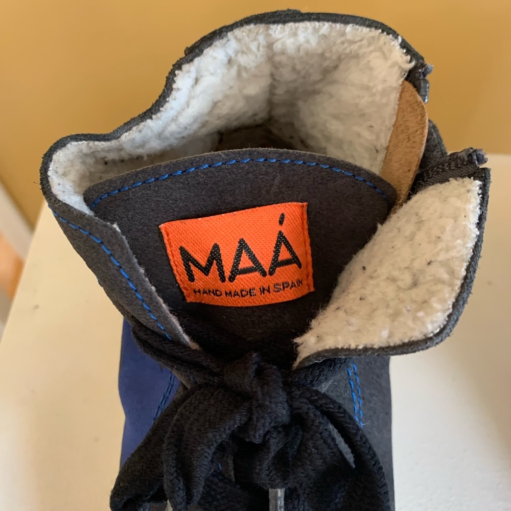 Sneakers - Picture 2 of 4
